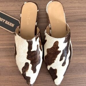 Diba True High Up cow fur, animal print flat mule slides size 8